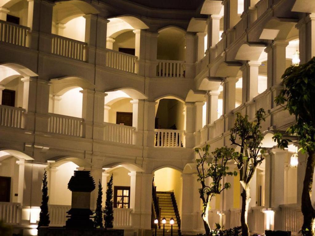 Hotel Ammi Cepu Extérieur photo