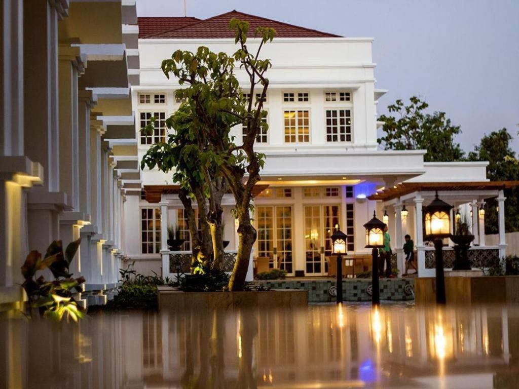 Hotel Ammi Cepu Extérieur photo