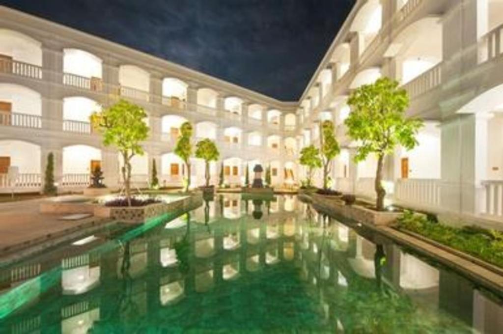 Hotel Ammi Cepu Extérieur photo